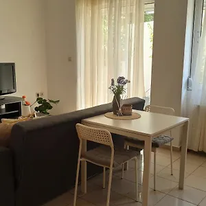  Appartamento Cozy Flat Close To The Airport/port And Center