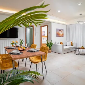 Luxury Town Center Suite, β1 Appartement